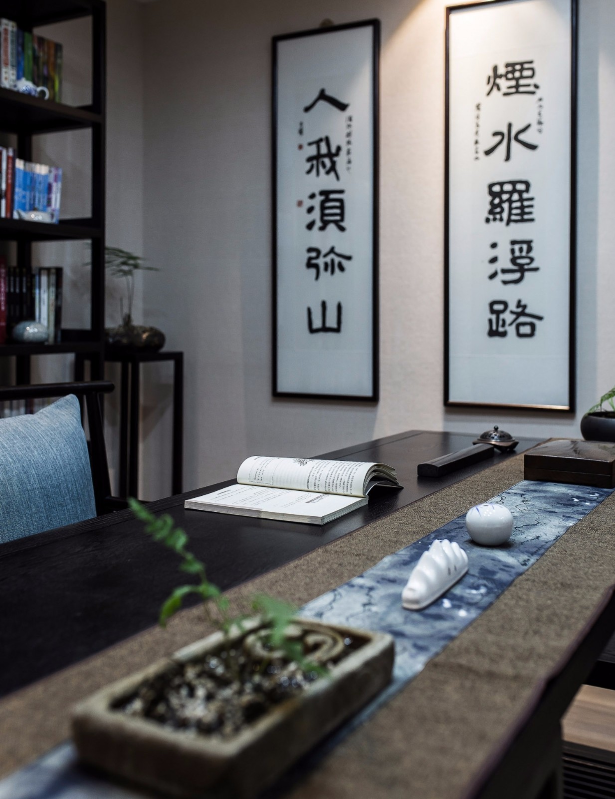 新中式风格家装设计室内K1体育·(中国)官方网站-书房书桌
